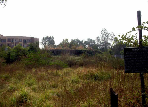 Disued tower of silence in Surat