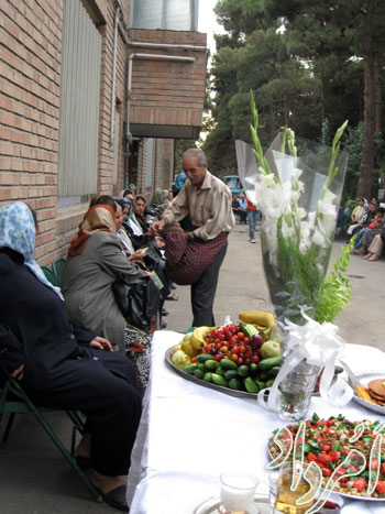 Distribution of ajil / lork of food. Rostam Bagh, Tehran, Iran. Image credit: Amordad Magazine