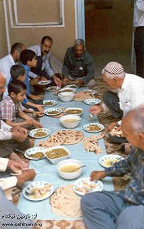 Sharing of food. Yazd, Iran. Image credit: Nazanin Niknam